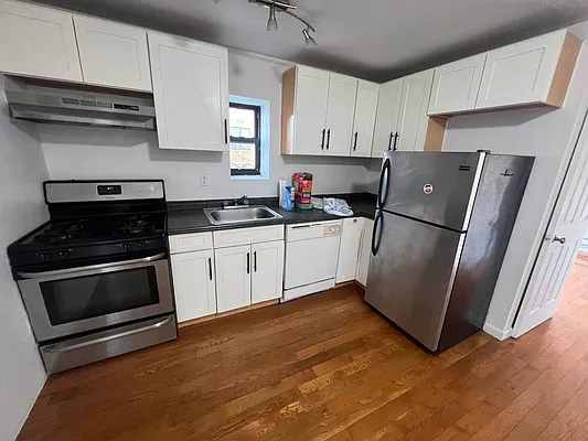 Rented by Delmark Realty LLC | media 19