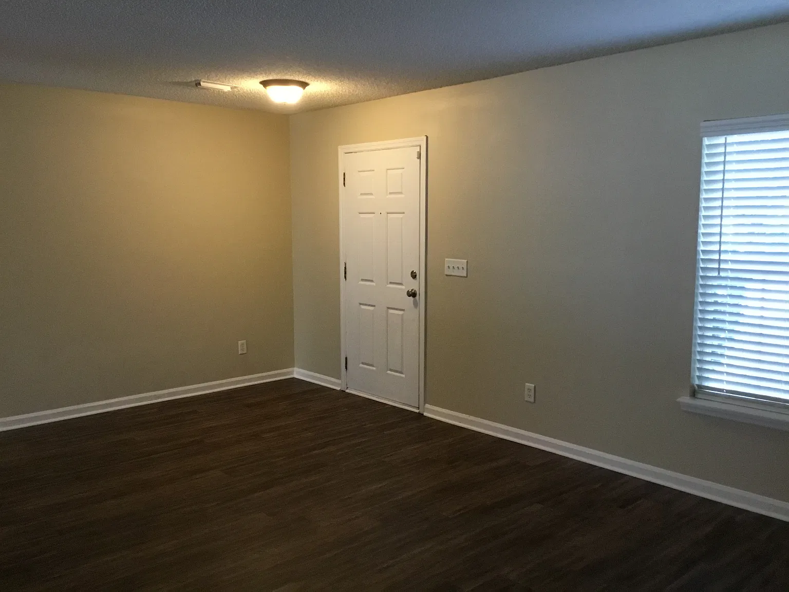 4 bed, 2.5 bath, 2635 sqft, $2,485 — Photo 2