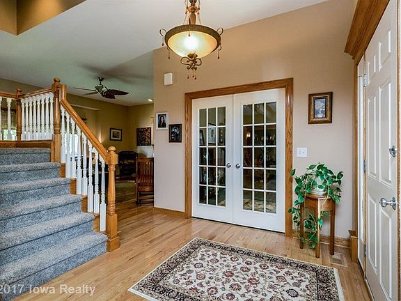 3rd image of 9509 Catalina Cir