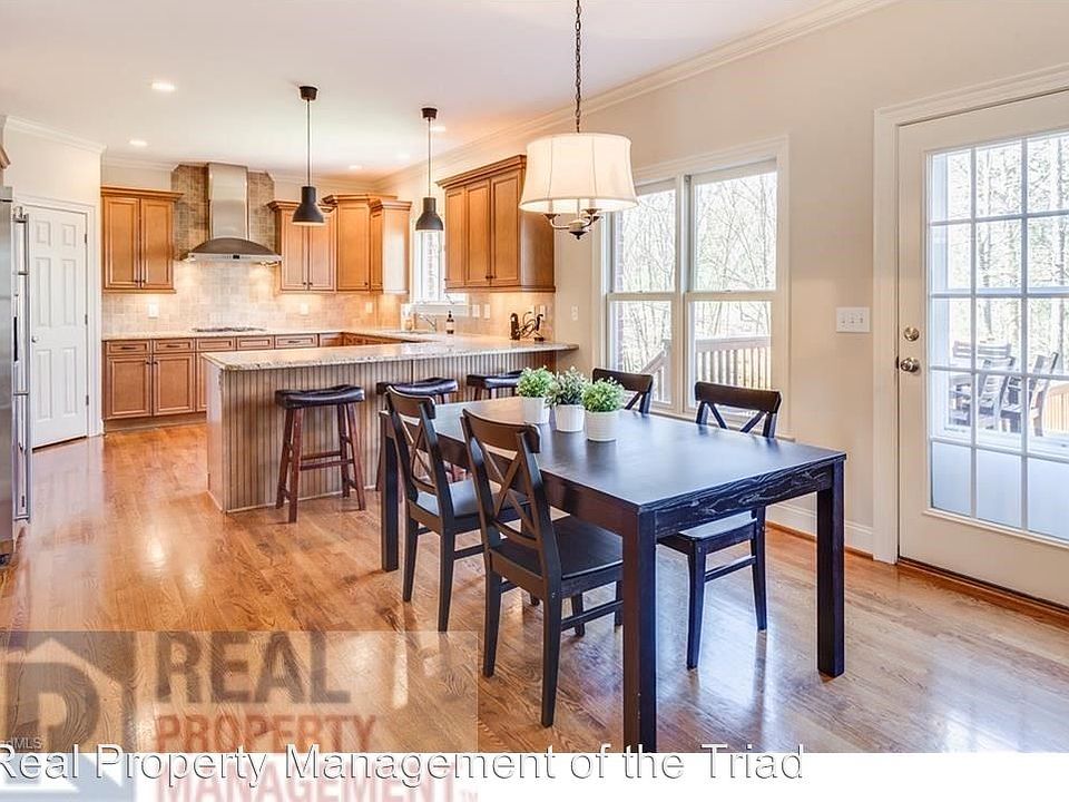 1st image of 3 Lake Breeze Ct
