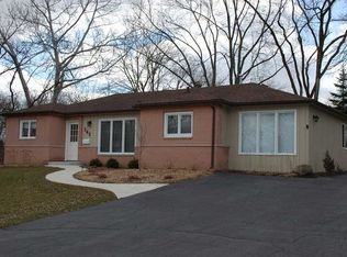 345 Hawthorne Ln, Hoffman Estates, IL 60169