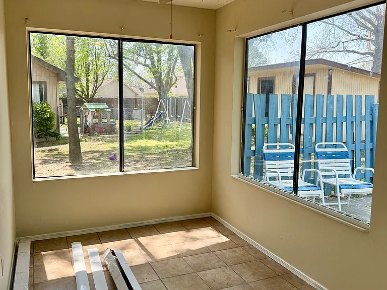930 Century Dr — Photo 29