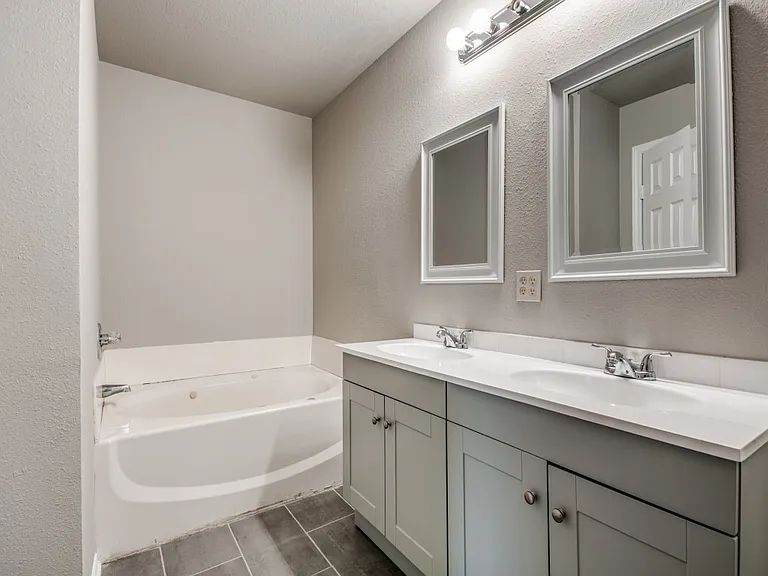 610 Lonestar Park Ln — Photo 5