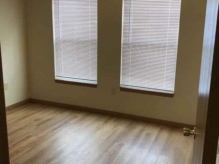 300 NW Grant St — Photo 6