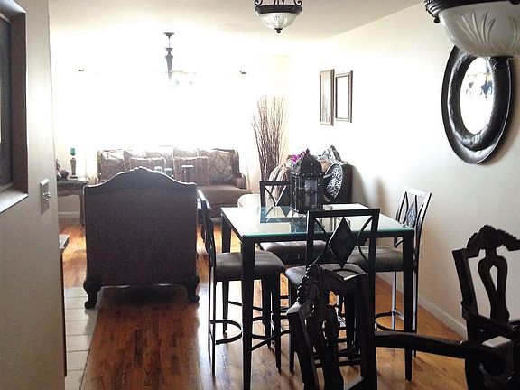 Living room/Dining area