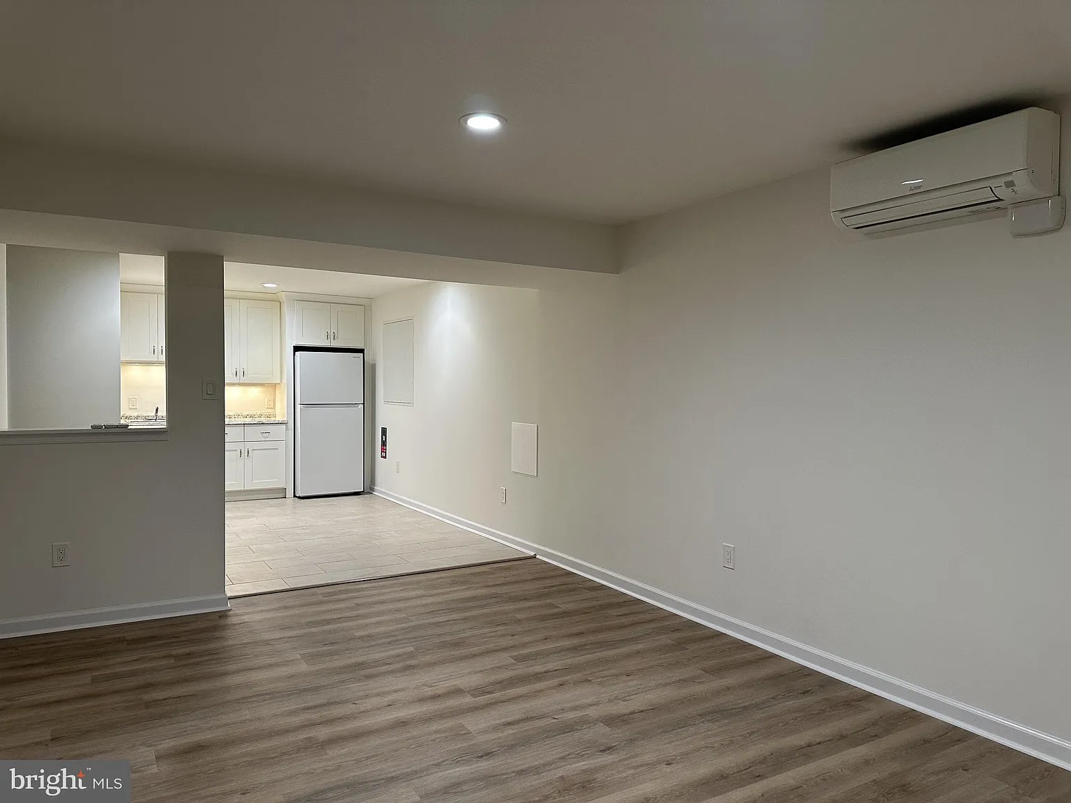 1 bed, 1.0 bath, 3025 sqft, $1,700 — Photo 2