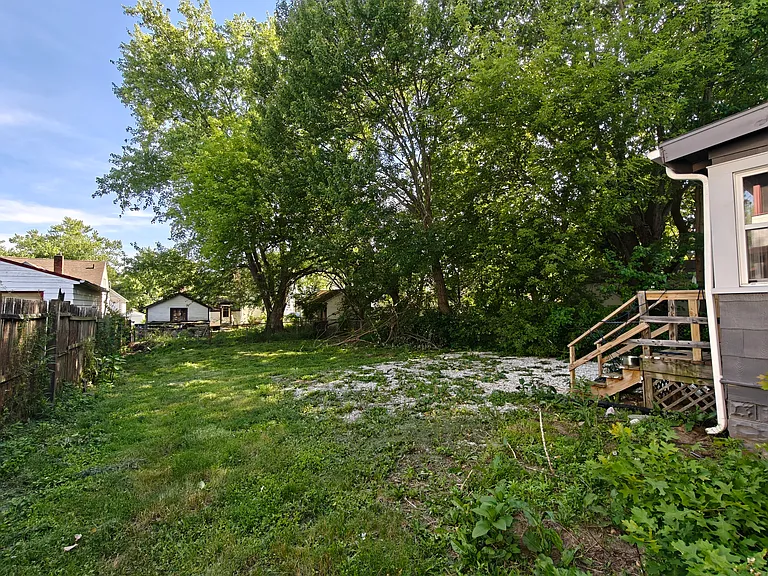1252 W Waterloo Rd — Photo 19