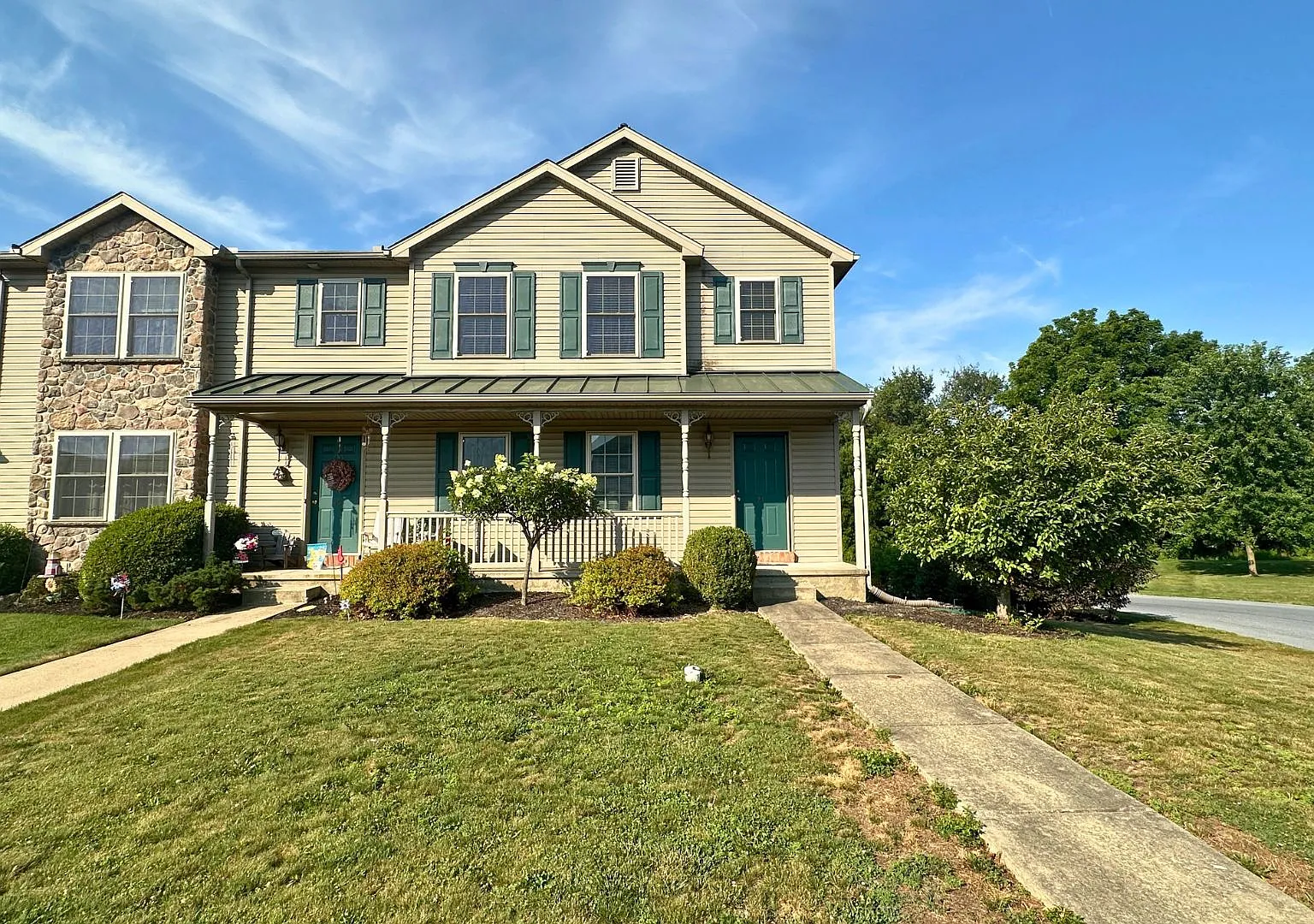 3 bed, 1.5 bath, 1440 sqft, $1,735 — Photo 2