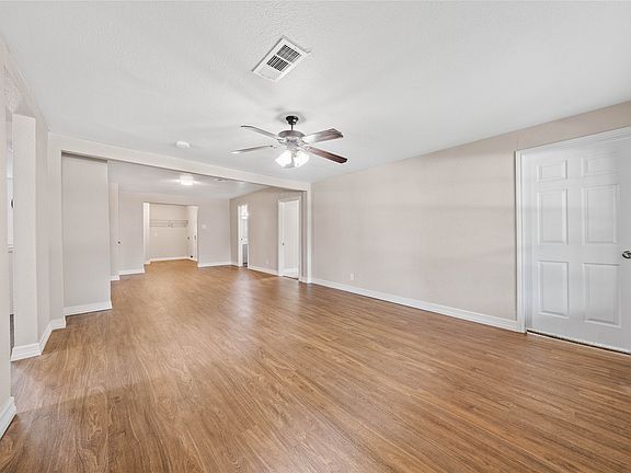 4th image of 117 N Oak St