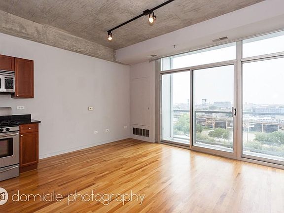 2nd image of 1620 S Michigan Ave Unit 820A