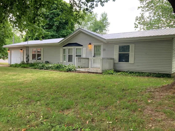 532 S 2nd St, Edmore, MI 48829
