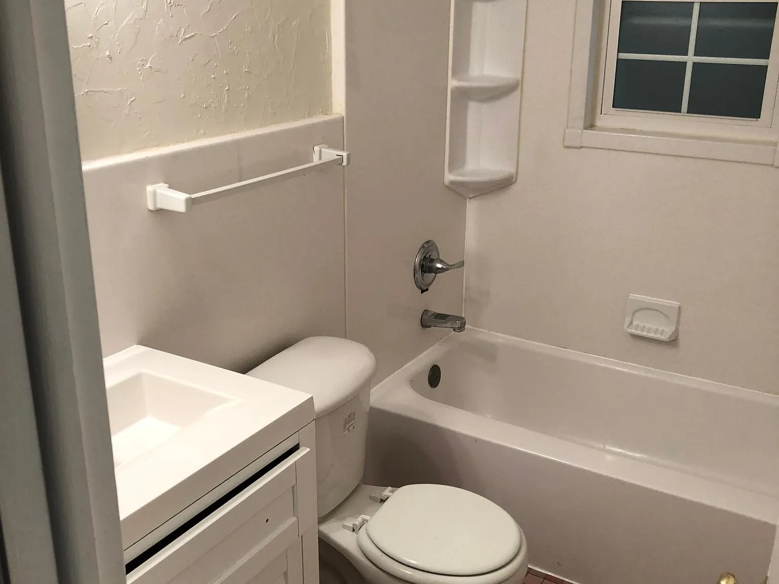 3 bed, 1080 sqft, $1,050 — Photo 3