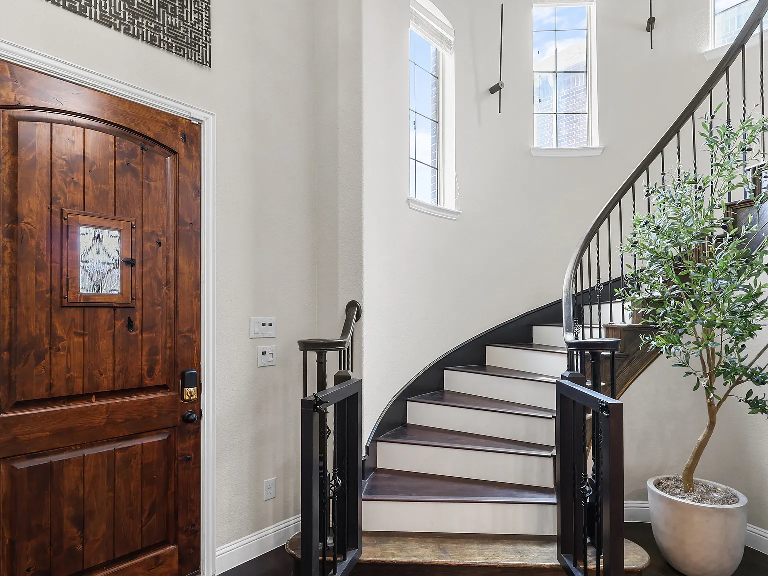 4 bed, 2709 sqft, $3,600 — Photo 3