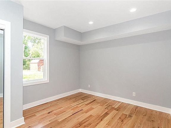 5th image of 442 N Lasalle St