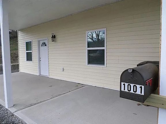 2nd image of 1001 Forest Ave #A