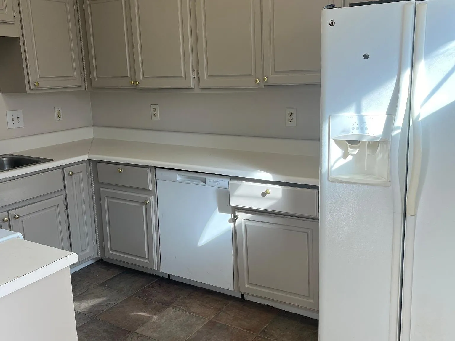 106 Sommersby Dr — Photo 3