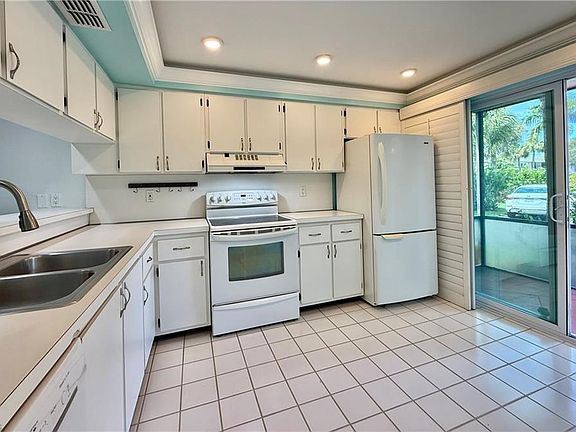 4th image of 4001 Ice Castle WAY #1