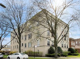 2041 W Farwell Ave APT 2E, Chicago, IL