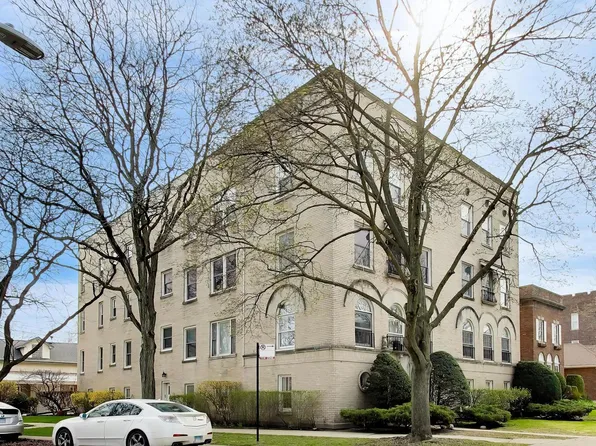 2041 W Farwell Ave APT 2E, Chicago, IL 60645