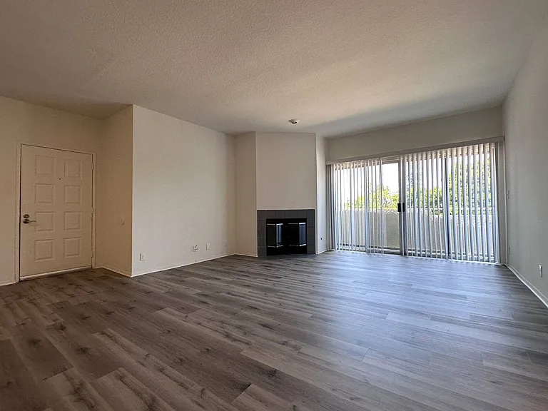 Lido Apartments - 11221 Richland Ave — Photo 9