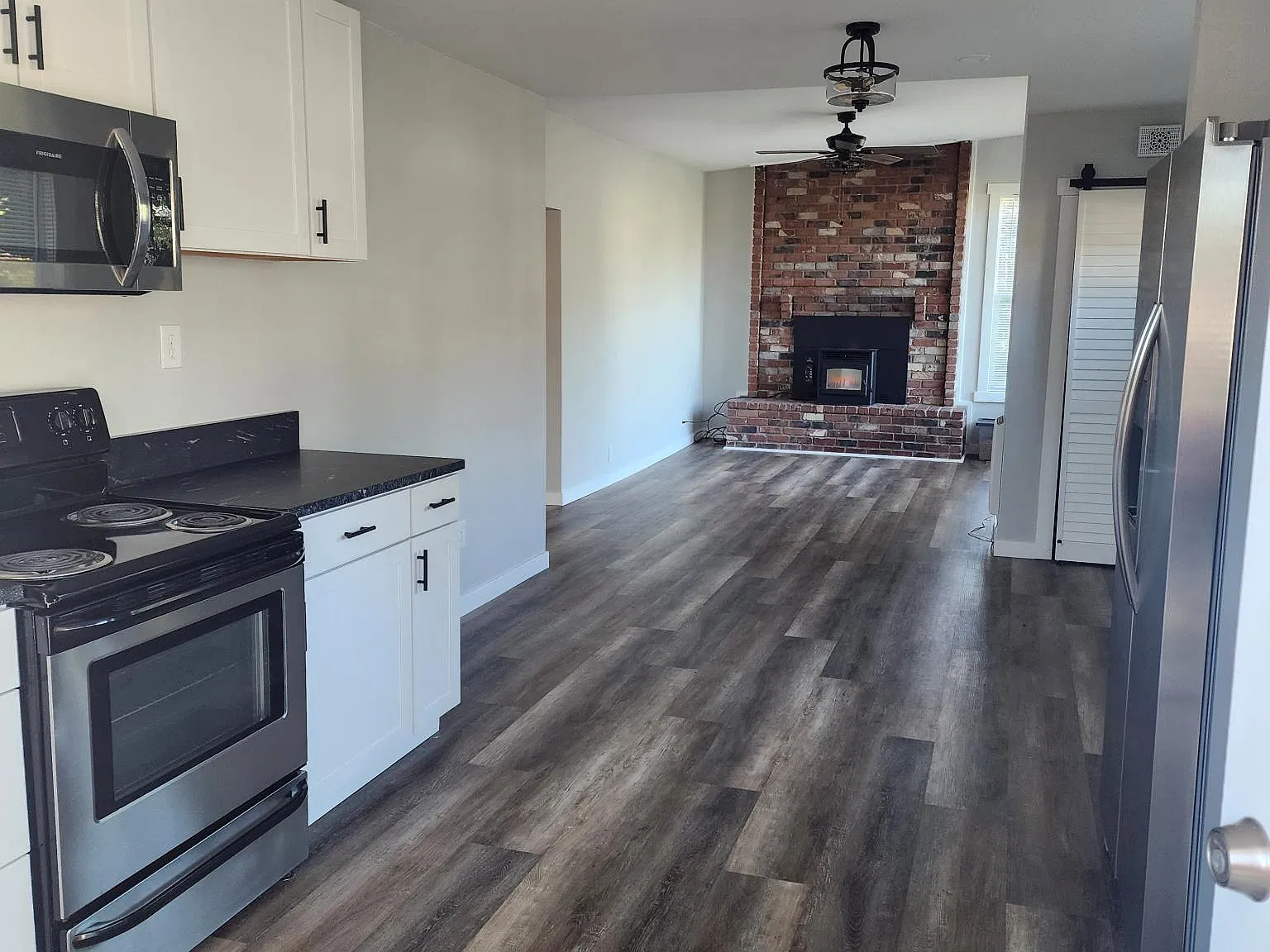 2 bed, 900 sqft, $2,250 — Photo 2