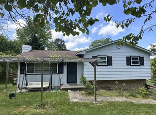 1143 Glade Hill Dr, Knoxville, TN 37909