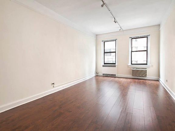 5th image of 402 E 74th St APT 5G