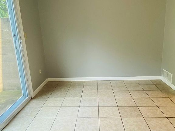 5th image of 1574 Elizabeth St #B