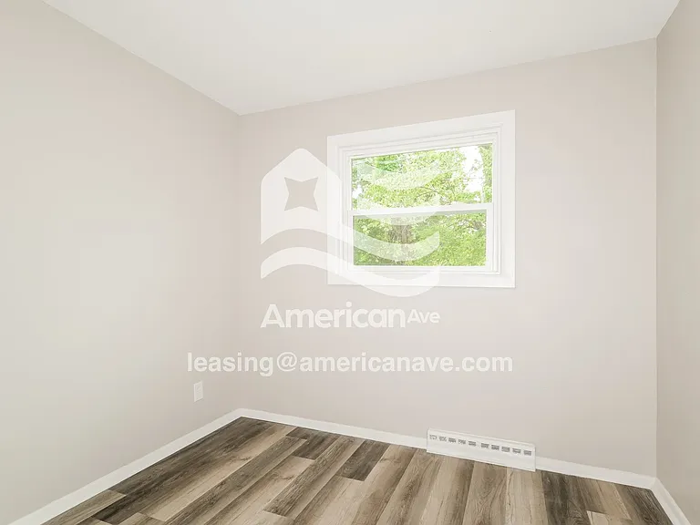 1482342_011_bedroom_13858327.jpg