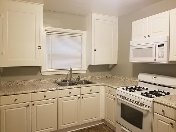 Updated kitchen, good amount of counter space and cabinets (appliances included)