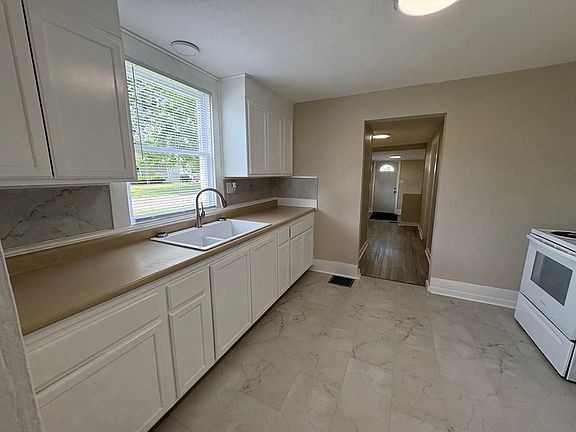4th image of 1501 N Main St