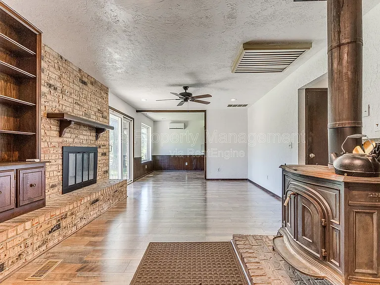 18916 Dave Dr — Photo 9