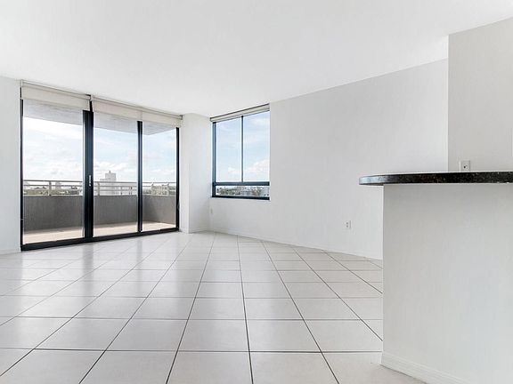 4th image of 1330 West Ave APT 414