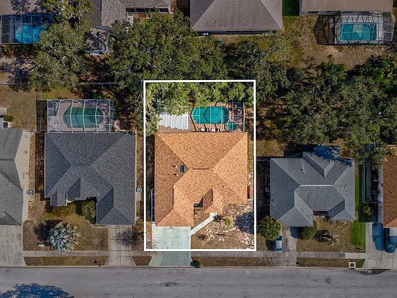 3rd image of 18824 Parade Rd