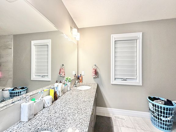 4th image of 3089 Turner Cres