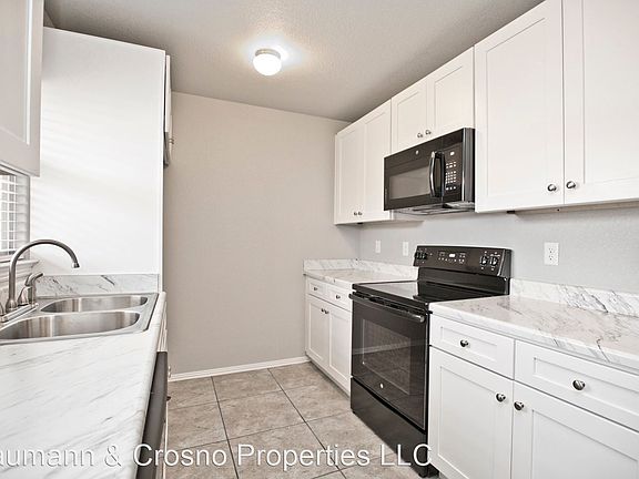 3rd image of 1002 S Holly St #C