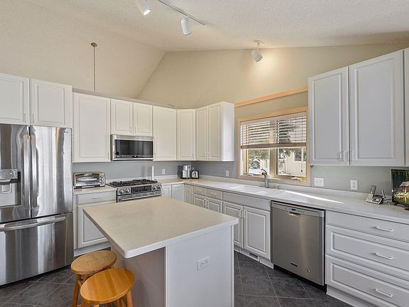3rd image of 19480 Waterford Ct