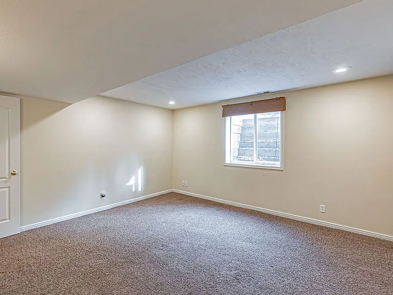 3915 Woodhaven Ln — Photo 38