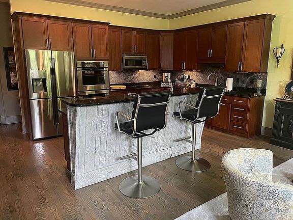 4th image of 2096 Carisbrooke Dr