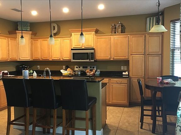 5th image of 651 SW Bellflower Dr