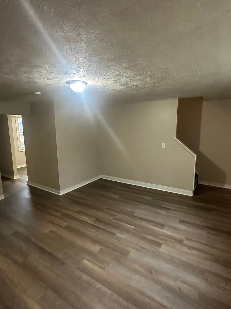 40-50 Lardner Court — Photo 4