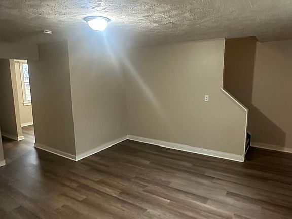 4th image of 40-50 Lardner Ct