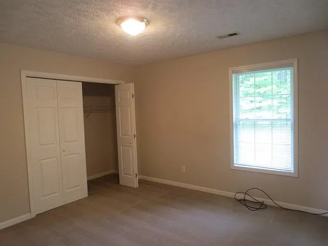 2 bed, 1048 sqft, $1,100 — Photo 4