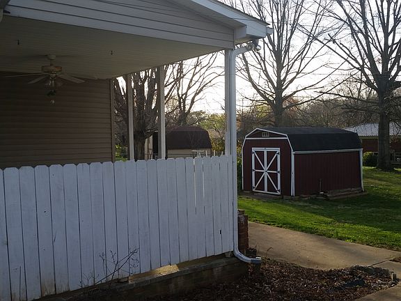 2nd image of 910 Brookhaven Dr