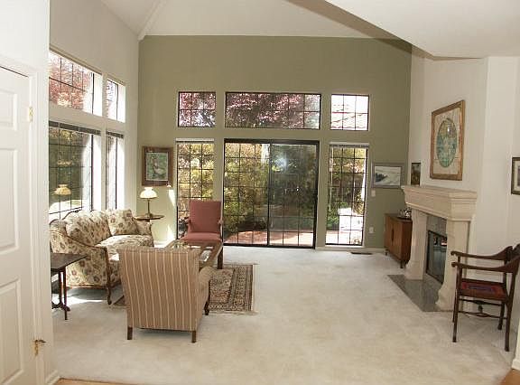 4th image of 2074 Stockbridge Ave