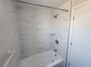 22501 69th Ave, Oakland Gardens, NY 11364