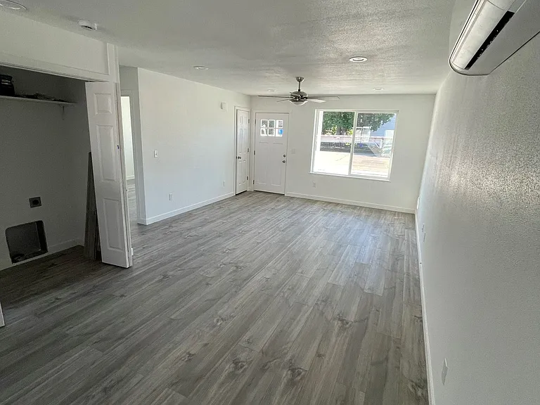 325 W 1st Ave — Photo 10
