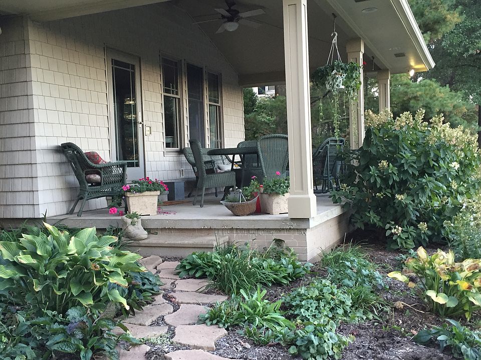 Rear covered patio