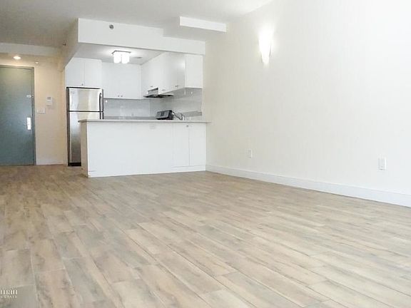 3rd image of 2527 23rd St APT Bg