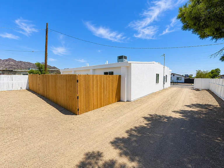 1132 E Brown St — Photo 16